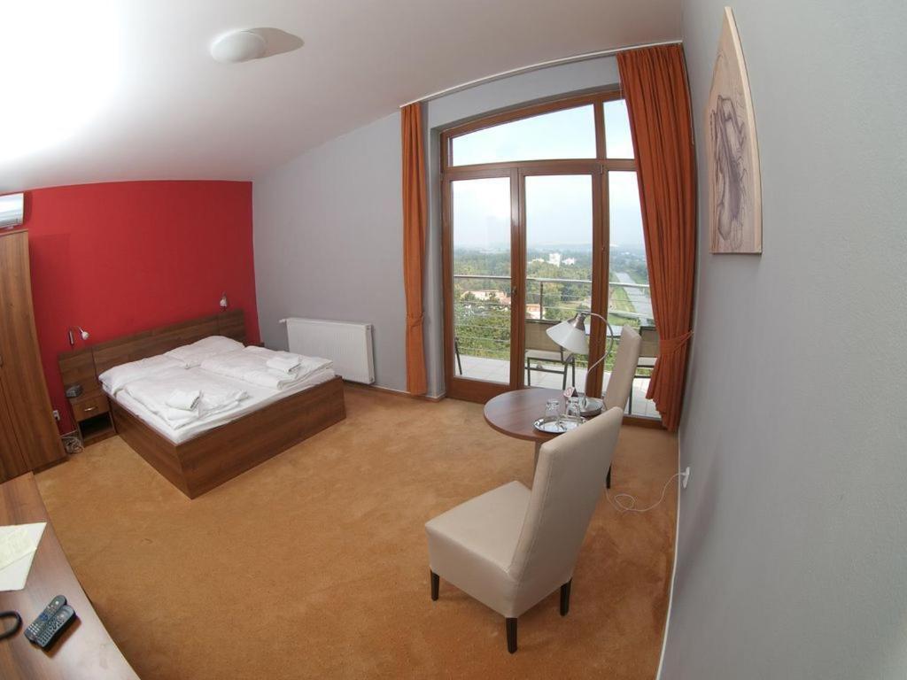 Panorama Hotel Piest'any Luaran gambar